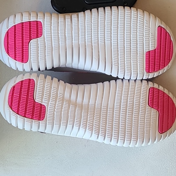 NEW BALANCE GIRLS PINK AND GRAY SIGNATURE ATHLETIC SHOES SIZE 7 - Picture 6 of 12